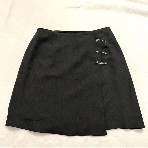 VINTAGE 90’s Safety Pin Mini Skirt 🧷 - Picture 2 of 10